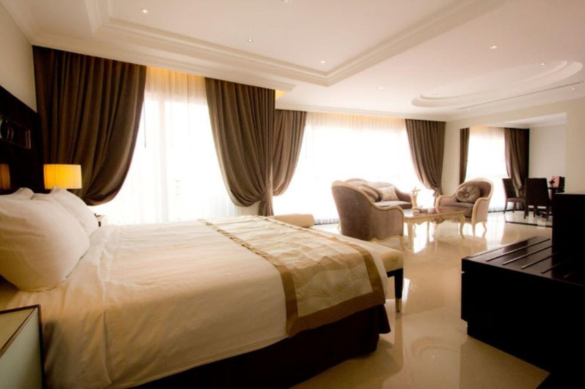 Lk Royal Wing Hotel Pattaya Exterior photo