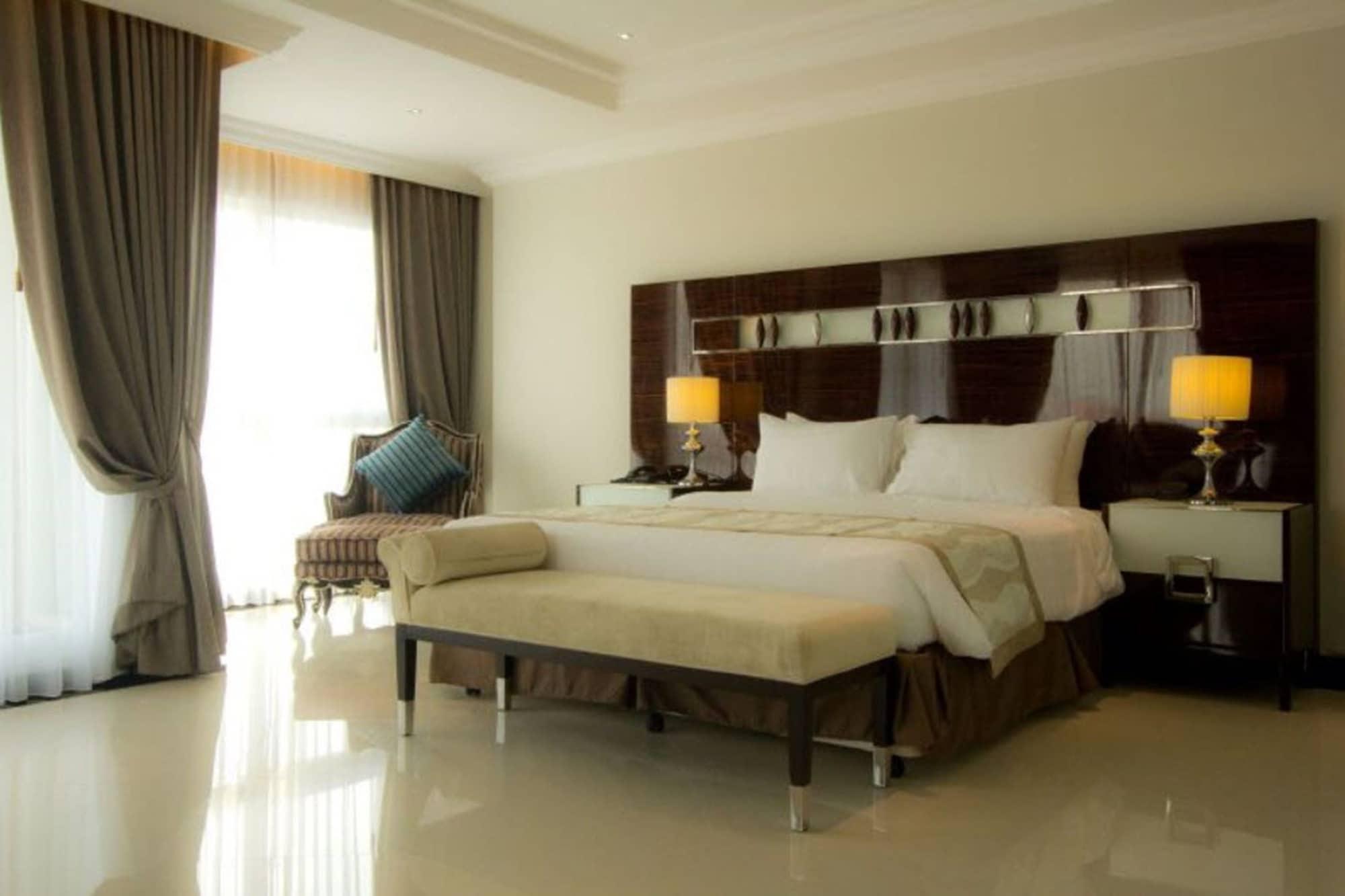 Lk Royal Wing Hotel Pattaya Exterior photo