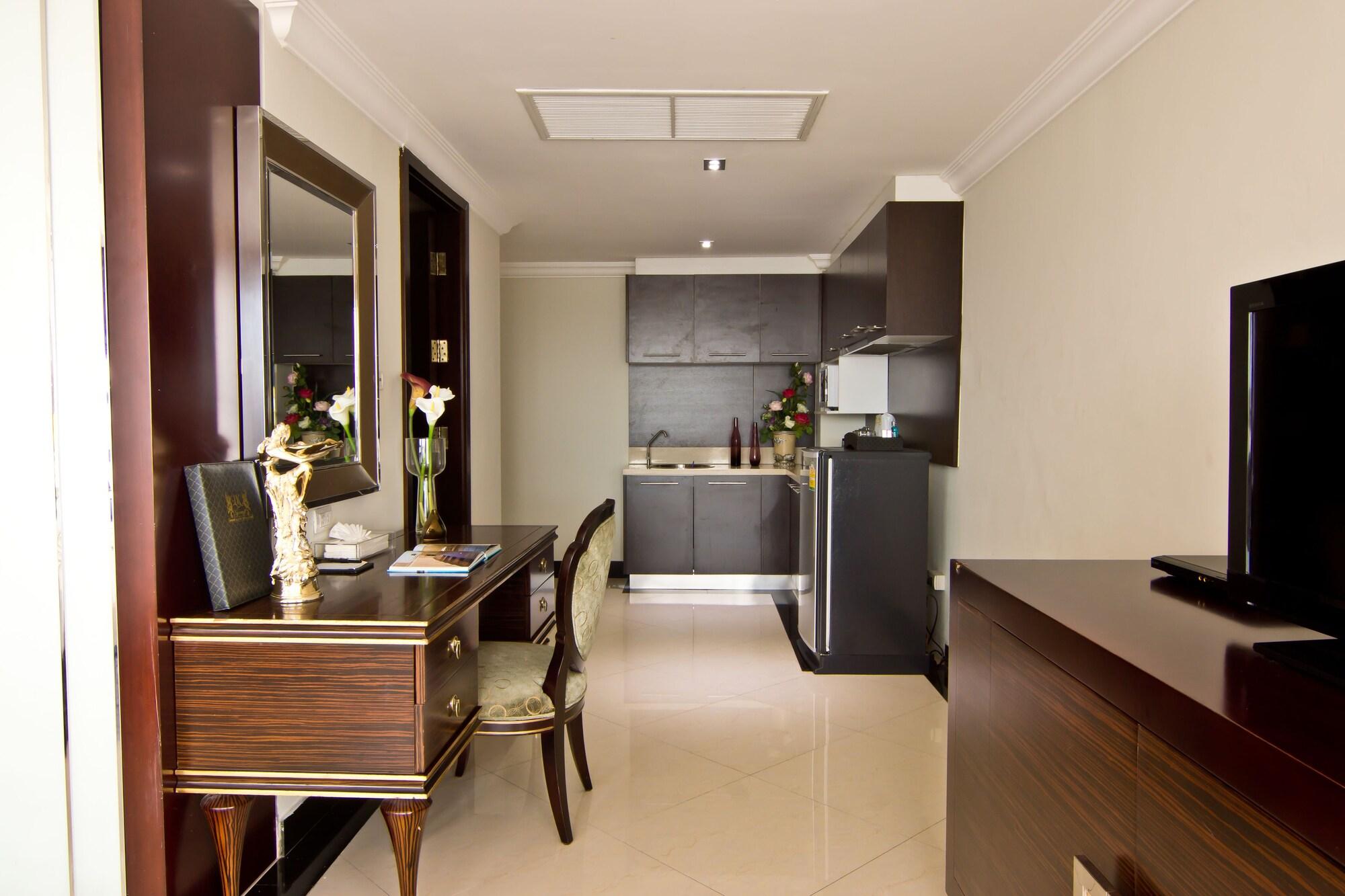 Lk Royal Wing Hotel Pattaya Exterior photo