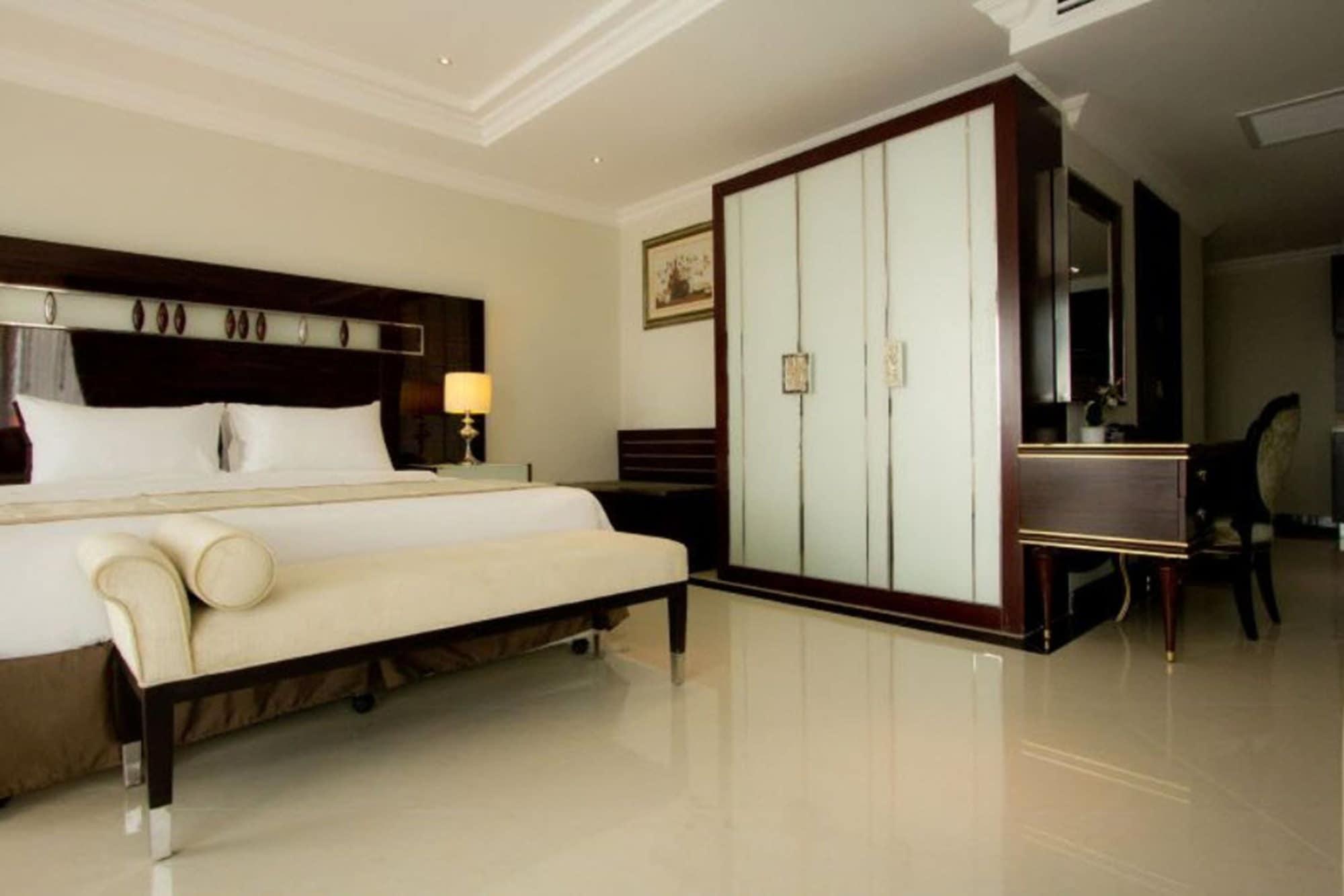 Lk Royal Wing Hotel Pattaya Exterior photo