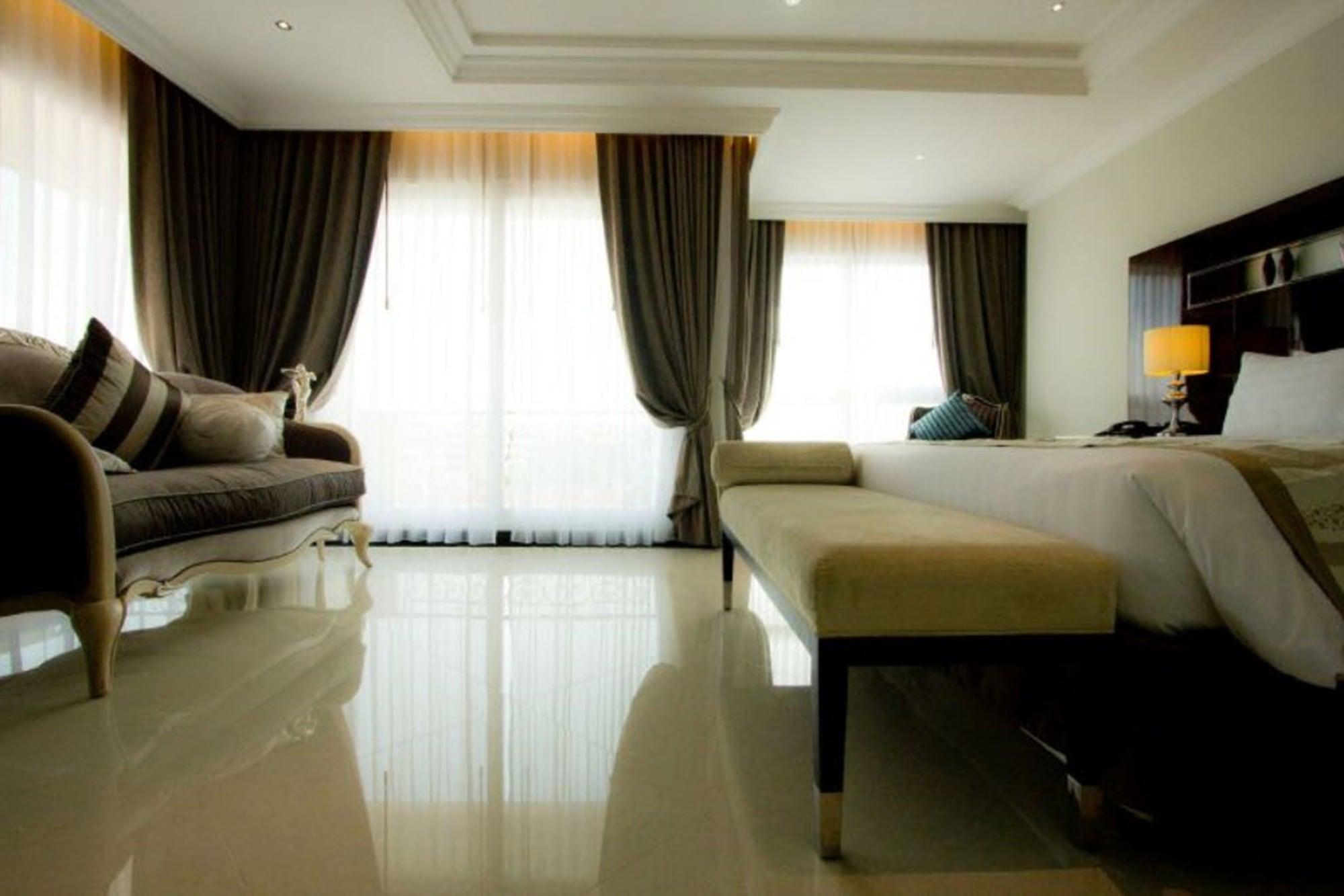 Lk Royal Wing Hotel Pattaya Exterior photo