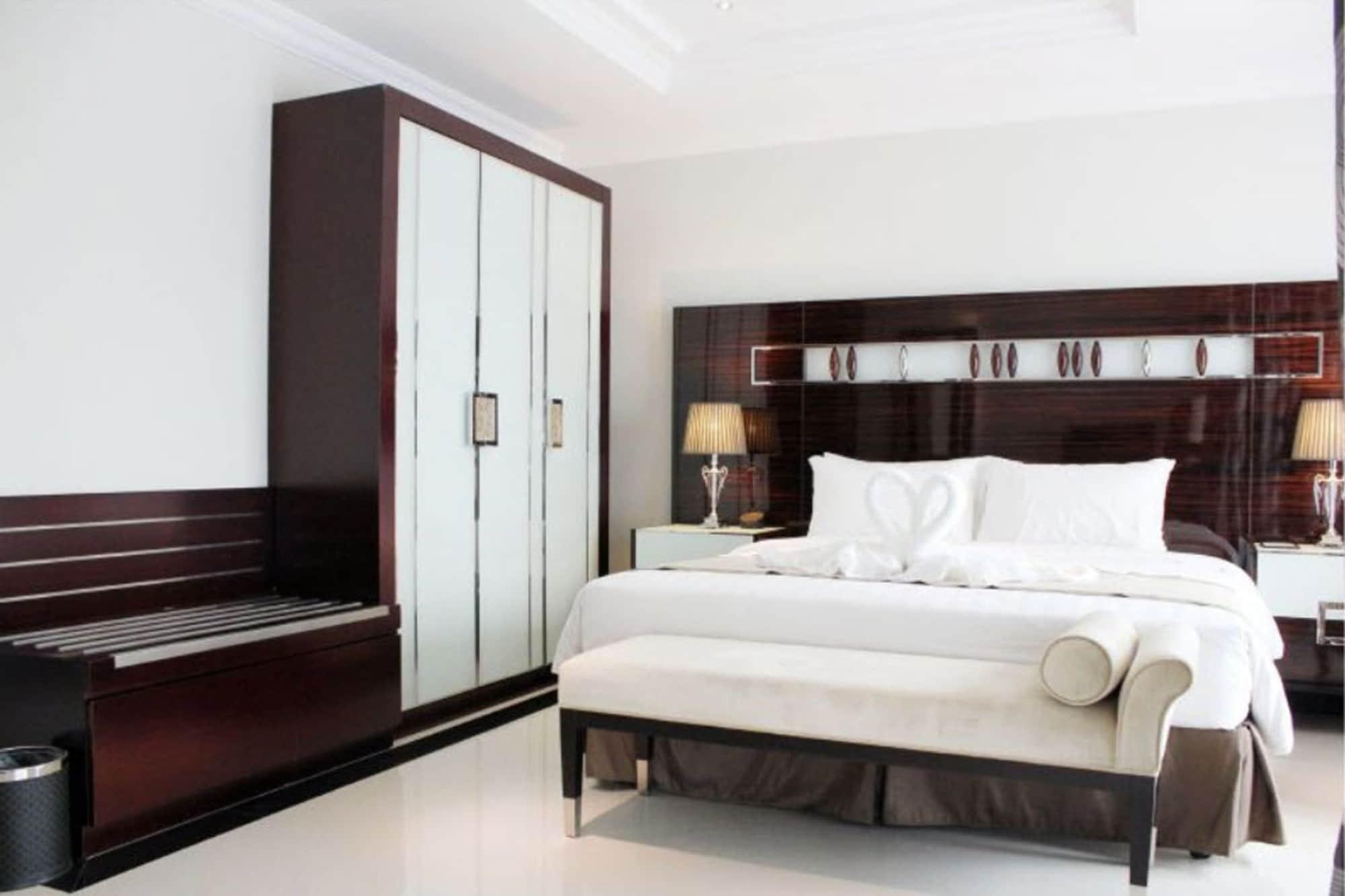 Lk Royal Wing Hotel Pattaya Exterior photo