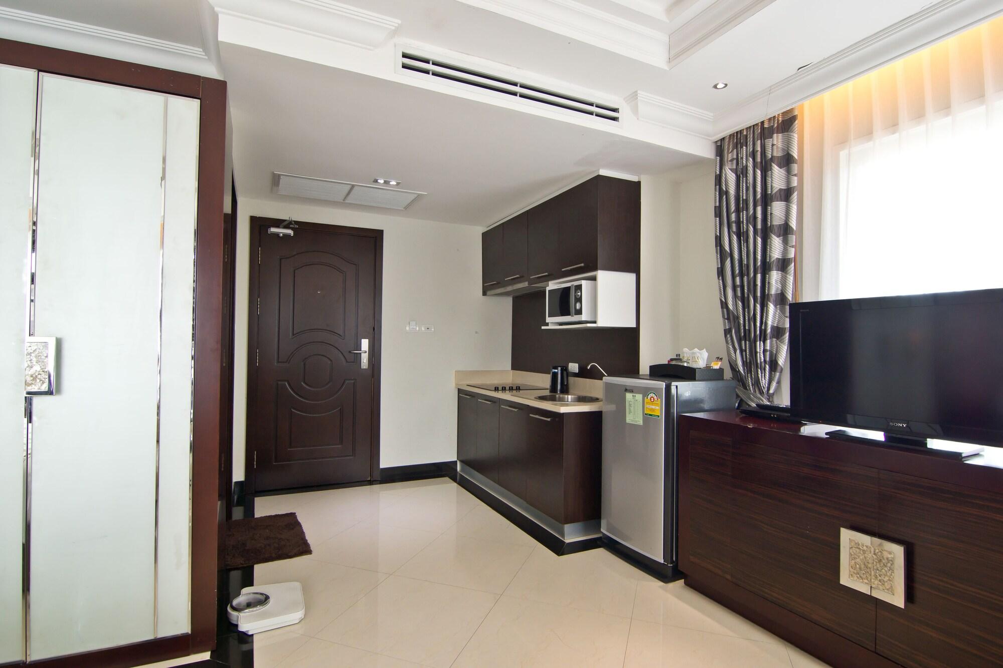 Lk Royal Wing Hotel Pattaya Exterior photo