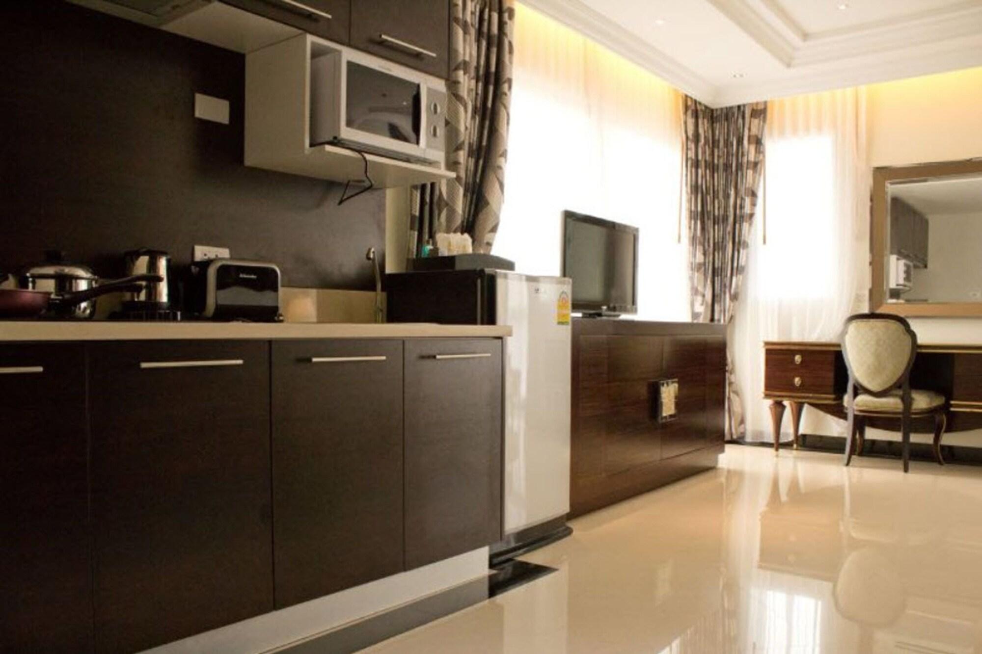 Lk Royal Wing Hotel Pattaya Exterior photo