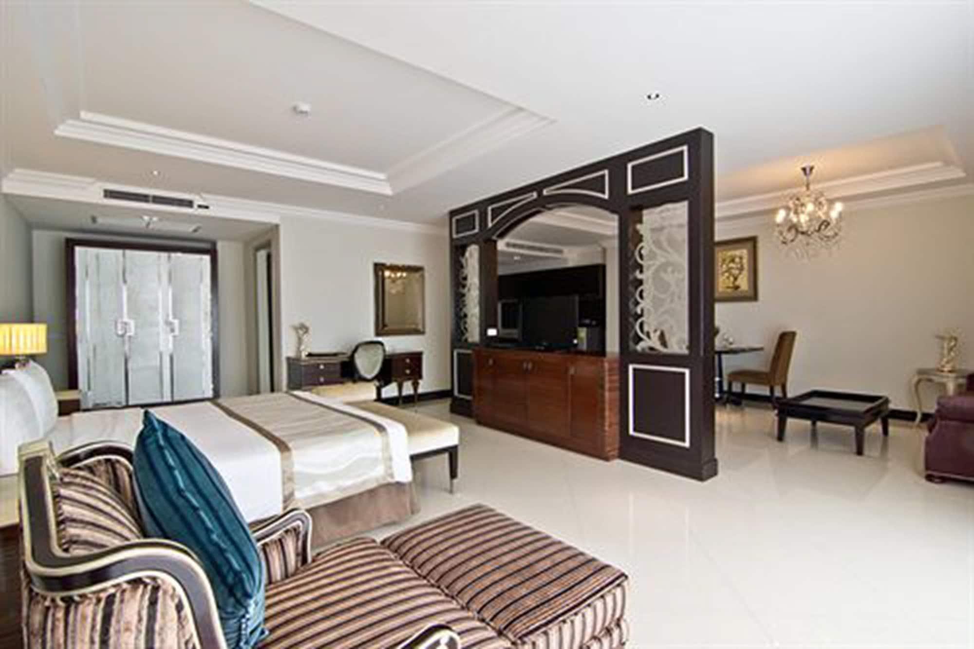 Lk Royal Wing Hotel Pattaya Exterior photo