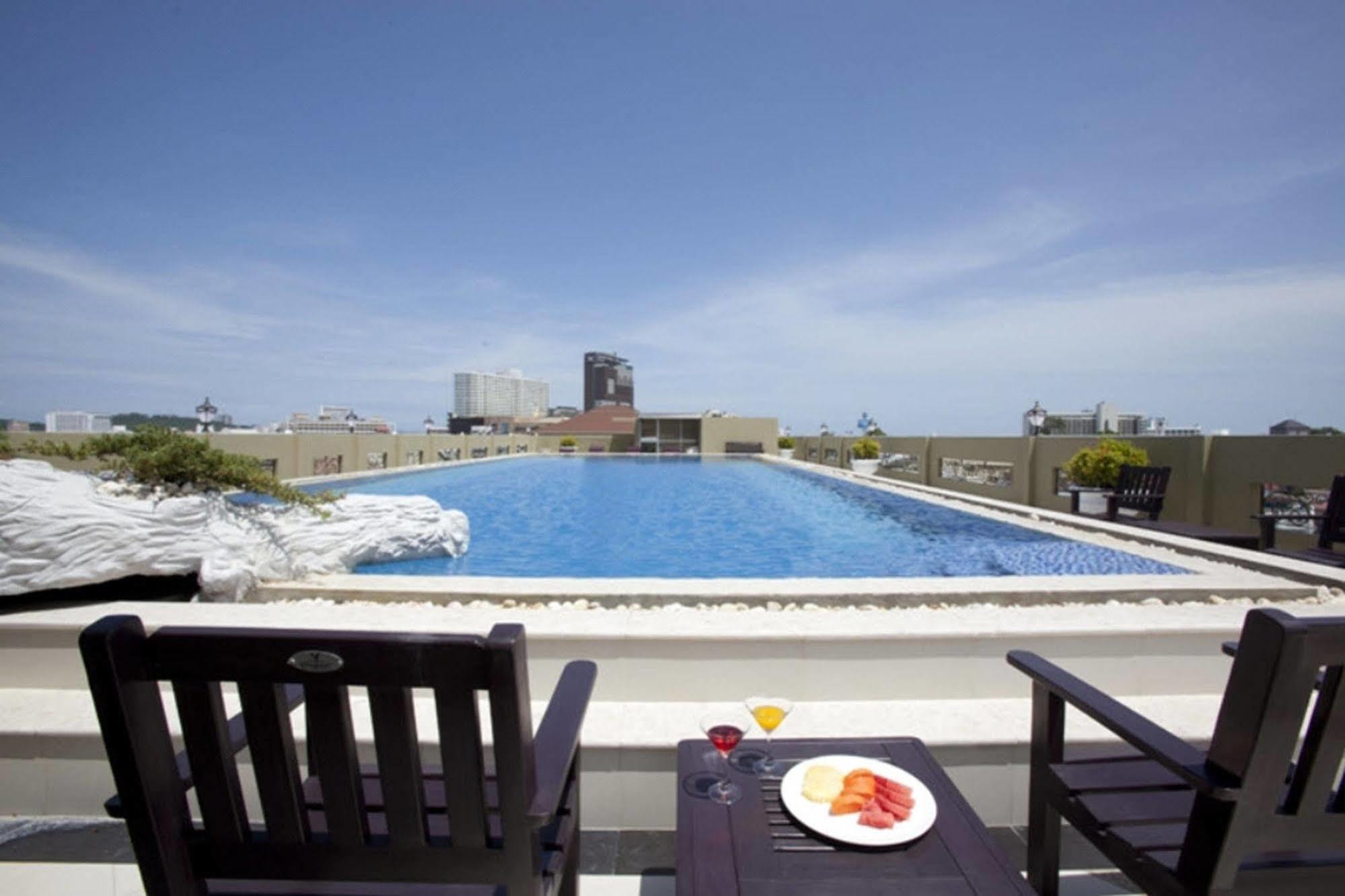 Lk Royal Wing Hotel Pattaya Exterior photo
