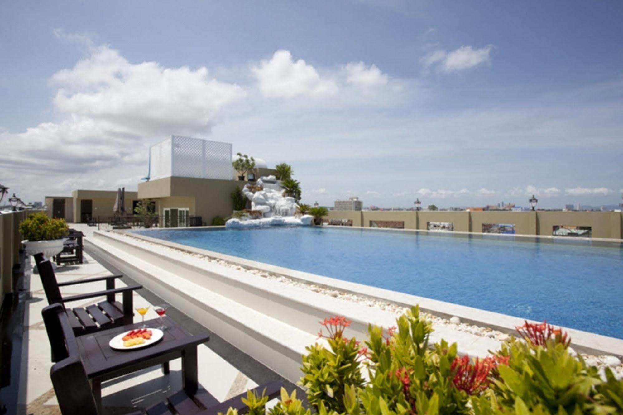 Lk Royal Wing Hotel Pattaya Exterior photo